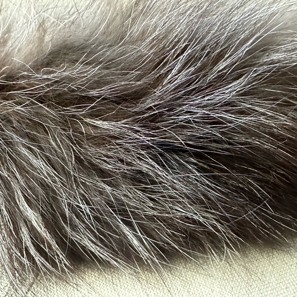 Fur collar (silver fox) with Velcro closing and velvet lining. - Picture 2 of 5